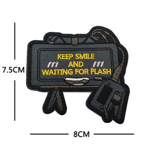 Giữ Nụ Cười <span class=keywords><strong>Flash</strong></span> Quan Sát Tiền Tuyến 3D Mềm Cao Su Thêu Nam Châm Hạt Pin Chiến Thuật Hình Dạng Tam Giác Tùy Chỉnh - Product Image 5