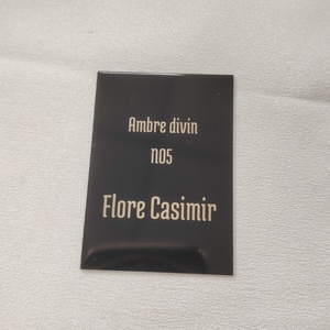 Etiquetas Metálicas Personalizadas en Relieve para Perfumes, Cuidado de la Piel y Botellas de Velas - Etiquetas de Embalaje Impermeables con Diseños Impresos de Logotipo Personalizado - Product Image 6