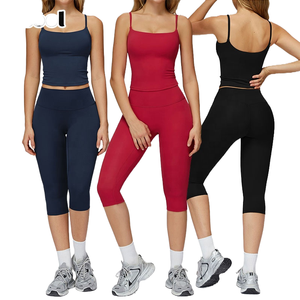 Ensemble de yoga et d'entraînement 2 pièces pour femme : Crop top uni à fines bretelles et legging anti-plis taille haute élastique longueur mollet - Product Image 1