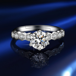 <span class=keywords><strong>Anello</strong></span> di Diamanti Moissanite D-color <span class=keywords><strong>da</strong></span> <span class=keywords><strong>1</strong></span> <span class=keywords><strong>Carato</strong></span>, Design a Nido d'Ape, Regolabile, per Matrimonio, <span class=keywords><strong>con</strong></span> Certificato GRA - Product Image 3