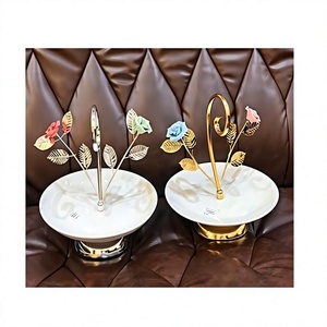 Ensemble de 2 supports à gâteaux en aluminium et marbre, faits à la main, forme et taille personnalisées, pour hôtels. - Product Image 1