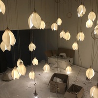 Zhongshan Custom Lights Suspension de plafond de style floral de l'usine Lampe suspendue pour hall intérieur Lampes suspendues décoratives Forme longue