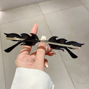 Gafas de Sol de Alta Calidad con Diseño de Llama, Gafas de Sol Creativas sin Montura con Diamantes, Accesorios de Moda para Pasarela, Venta al Por Mayor - Product Image 3