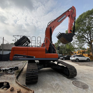 Excavadora Doosan de segunda mano con excelentes componentes originales del núcleo del motor a la venta; DOOSAN, de segunda mano, modelo de excavadora, con base de motor, original, a la venta; DOOSAN, de segunda mano, con el número de piezas en la parte superior - Product Image 5