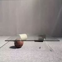 Table basse en marbre, design épuré, style designer, forme géométrique naturelle, petite table basse en verre créative