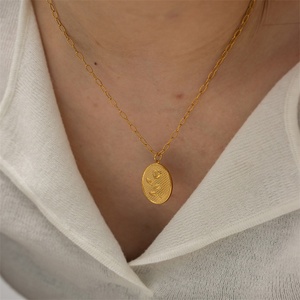 สร้อยคอจี้รูปไข่สแตนเลสคุณภาพสูง ชุบทอง ประดับดอกไม้ - Product Image 6
