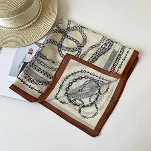 Pañuelo Cuadrado de Algodón y Lino con Diseño Espigado 68x68cm, Estampado de Cadena, Accesorio de Moda para el Cuello de Mujer - Product Image 4