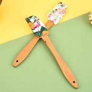 Silicone Cream Cake Spatula Flower Pattern Chocolate Butter Mixing Scraper with Wooden Handle Kitchen Pastry Baking Tools - Product Image 2