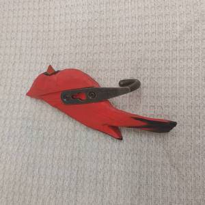 ตะขอแขวนเสื้อผ้าติดผนังรูปนกคาร์ดินัลแกะสลักจากไม้บาสวูดสมัยใหม่ - Product Image 3