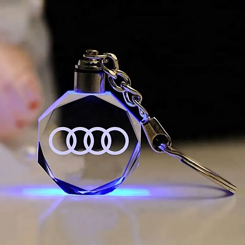 कस्टम कार लोगो चाबी का गुच्छा लेजर उत्कीर्णन एलईडी प्रकाश चाबी का गुच्छा रचनात्मक क्रिस्टल कुंजी धारक