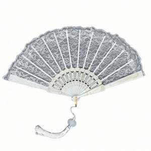 Éventail pliant en dentelle de style victorien espagnol, art populaire, en bambou peint, pour mariages ou cadeaux d'affaires - Product Image 4