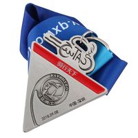 Médaille de finisseur triangulaire personnalisée, médaille en métal sur mesure avec breloque supplémentaire pour les événements de course de longue distance