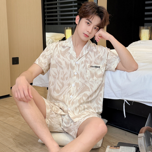 Set di pigiami estivi da <span class=keywords><strong>uomo</strong></span> in seta di ghiaccio con stampa Cardigan Shorts <span class=keywords><strong>taglie</strong></span> <span class=keywords><strong>forti</strong></span> Set di indumenti da notte in seta da <span class=keywords><strong>uomo</strong></span> - Product Image 4