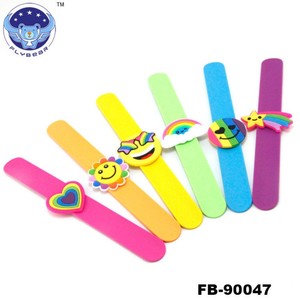 Più poco costoso del Braccialetto di Schiaffo Del Silicone Carino Arcobaleno Clap Cerchio Cinturino Da Polso Paipai Braccialetto Per I Bambini - Product Image 4