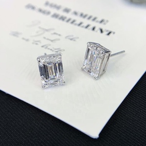 Ruyi 1.5ct mỗi 3ctw phòng thí nghiệm kim cương 18K vàng Stud Bông tai ngọc lục bảo cắt đơn giản <span class=keywords><strong>prong</strong></span> thiết lập nóng bán hàng ngày mặc đồ trang sức - Product Image 3