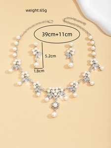 Conjunto de Joyería Sofisticado con Perlas en Forma de Gota, Elegantes Aretes y Collar con Diseño Floral |   Accesorios al por Mayor para Mujer - Product Image 6