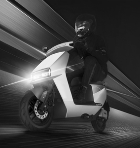 Yadea EEC Scooter Eléctrico de Carga Práctico de Tamaño Mediano con Batería de Litio de 72V 75AH 4000W, Motocicleta Eléctrica - Product Image 2