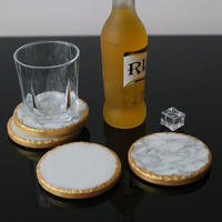 Ensemble de 1 dessous-de-verre rond en marbre blanc de 10 cm de diamètre avec bords dorés