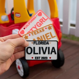 Placas de Matrícula Personalizadas: Placas de Matrícula de Plástico Ecológicas para Coches Eléctricos Infantiles y Minimotos en Varios Estados de EE. UU. - Product Image 3