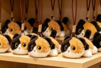 Porte-clés en peluche personnalisé, adorable breloque chat calico pour cadeaux promotionnels, conception sur mesure, pendentif de sac en peluche ODM