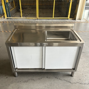 VICTORY KITCHEN Meuble de cuisine établi en acier inoxydable Armoire de cuisine en inox avec évier à cuve unique pour les hôpitaux - Product Image 3