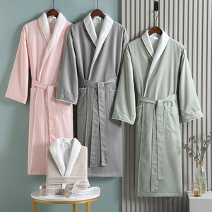 Peignoir classique en coton égyptien avec passepoil en peluche pour hommes et femmes, robe de chambre ultra douce en tissu éponge gaufré - Product Image 2