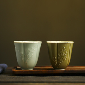 Taza de té de cerámica Beixitang, hecha a mano con relieve de flor de ciruelo, taza pequeña para té de la tarde, taza Qingke, color Banana Moon - Product Image 4