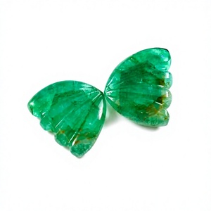 Sarim International Trapiche - Par de Gemas Talladas a Mano con Forma de Alas de Mariposa Esmeralda (13x15mm) - Product Image 1