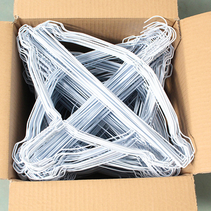 Perchas de Alambre Metálico de 16 Pulgadas con Recubrimiento en Polvo Azul para Lavanderías, Tintorerías y Tiendas de Ropa - Product Image 1