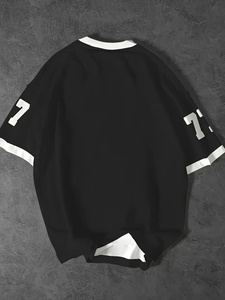 T-Shirt Sportiva Casual da Uomo con Stampa 'Chicago '86' in Poliestere Traspirante e Anti-Pilling Vestibilità Comoda e Rilassata - Product Image 2