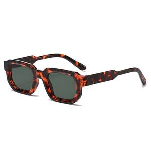 2025 nuovi <span class=keywords><strong>occhiali</strong></span> <span class=keywords><strong>da</strong></span> <span class=keywords><strong>sole</strong></span> quadrati retrò europeo americano semplici lenti polarizzate <span class=keywords><strong>da</strong></span> <span class=keywords><strong>donna</strong></span> di alta moda giallo chiaro in <span class=keywords><strong>metallo</strong></span> - Product Image 4