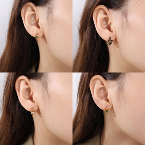 Pendientes de Aro con Pedrería en Forma de Estrella, Chapados en Oro, de Acero de Titanio, para Uso Diario de Mujer, con Engaste de Bisel, Primavera 2025 - Product Image 4