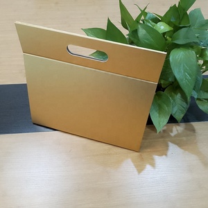 Sac cadeau <span class=keywords><strong>de</strong></span> luxe en or rose magnétique pour les soins <span class=keywords><strong>de</strong></span> <span class=keywords><strong>la</strong></span> peau avec poignées, boîte cadeau rigide triangulaire pliable UV - Product Image 1