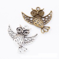Pendentif hibou ailé ajouré en alliage de zinc argenté antique pour marque-page de livre, accessoire pour les amateurs de livres