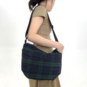 Sac bandoulière tendance grande capacité, décontracté et polyvalent pour l'extérieur, sac à main simple à fermeture éclair, sac fourre-tout - Product Image 1