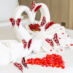 Stiker Dekoratif Kupu-kupu Emas Seri Hari Valentine, Stiker Dinding Kupu-kupu Tiga Dimensi, Set isi 6 - Product Image 4