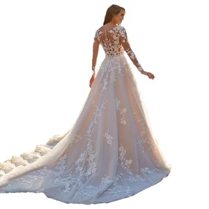 Vestido de Novia Blanco con Cuello en V, Manga Larga, Cintura Ajustada y Velo para la Noche de Bienvenida - Product Image 5