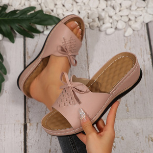 2026 Sandales électriques pour femmes, style rétro, brodées, confortables, grandes tailles, antidérapantes, à talon compensé - Product Image 5