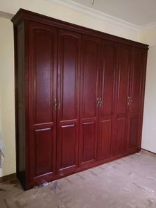 カスタムスタイル無垢材寝室家具無垢材彫刻レッドウッドワードローブ中国の高級ワードローブ - Product Image 5