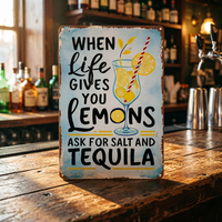 Plaque murale en métal vieilli avec citation humoristique sur les cocktails, idéale pour la décoration de restaurants, pubs, patios et fêtes estivales