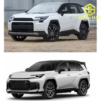 Modification du pare-chocs de voiture avec des composants avant GR. Modèle 2026 pour Toyota RAV4 modifié avec kit carrosserie GR Sport, ajustement parfait