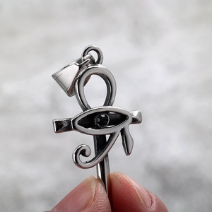 สร้อยคอจี้สแตนเลสสตีลรูปดวงตาแห่งฮอรัส สัญลักษณ์อียิปต์โบราณ รูปทรงกากบาท เครื่องประดับสำหรับใส่ทุกวัน - Product Image 4