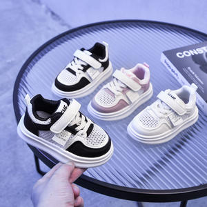 Venta al por mayor 2025 Verano Zapatillas de deporte casuales Niños para niños y niñas Zapatos blancos de malla hueca Transpirable y cómodo - Product Image 3