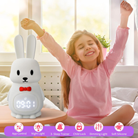 Kinder-Cartoon-Design Plastik-Hasenwecker mit Nachtlicht Radio Schlaftrainer für Schlafzimmer Büro & Wohnzimmer