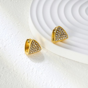 Modernos Pendientes de Aro Geométricos de Acero Inoxidable con Baño de Oro de 18K, Zirconia Triangular y Diamantes, Joyería de Boda para Novias, Diseño Cielo Estrellado - Product Image 3