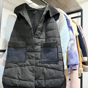 Fardos <span class=keywords><strong>de</strong></span> Ropa Usada al por Mayor <span class=keywords><strong>de</strong></span> Tiendas <span class=keywords><strong>de</strong></span> <span class=keywords><strong>Segunda</strong></span> <span class=keywords><strong>Mano</strong></span>, Chaquetas <span class=keywords><strong>de</strong></span> Mujer Gruesas para Invierno, Abrigos Forrados <span class=keywords><strong>de</strong></span> Piel, Estilos Variados - Product Image 4