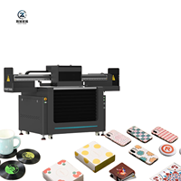 Printer UV Flatbed 9060 Baru dengan Ketinggian Cetak Tinggi untuk Pencetakan Tanda pada Koper, Kotak, dan Tas, Tinta Putih, Pernis, Tinggi 500mm, Kecepatan Tinggi
