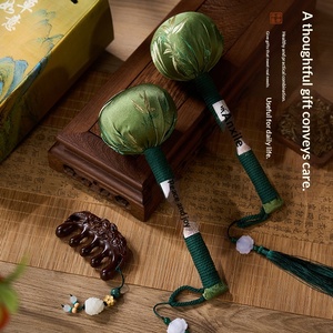 Coffret Cadeau Créatif <span class=keywords><strong>de</strong></span> Soins Bien-être en Soie Brocart d'Armoise avec <span class=keywords><strong>Marteau</strong></span> <span class=keywords><strong>de</strong></span> Massage aux Herbes pour les Fêtes et le Nouvel An - Product Image 4