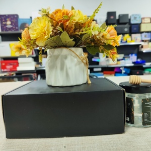 Exquisitas Carpetas Plegables Anti-Impacto y Ecológicas con <span class=keywords><strong>Etiqueta</strong></span> de Sellado para Empaquetado de Alimentos en Comercio Electrónico, Personalizables y Duraderas de Papel - Product Image 1