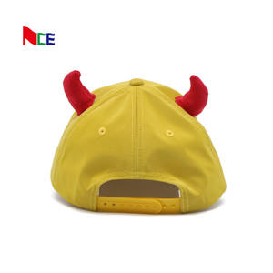 Cappello da Baseball di Alta Qualità con Visiera Curva e Corna Gialle - Product Image 6